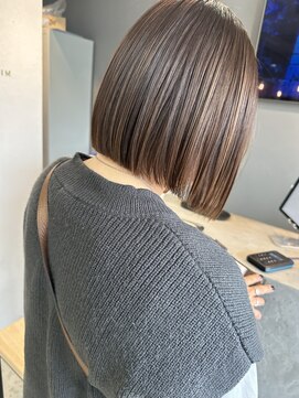 アン(un) ぷちゅん/切りっぱなしボブ/ぱっつんボブ/縮毛矯正