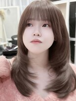 ジィルム(XELM)&nbsp;ハイライトカラーミルクティーベージュレイヤーカット