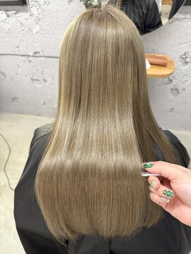 エン(en) ミルクティーベージュカラー髪質改善カラーブリーチオンカラー