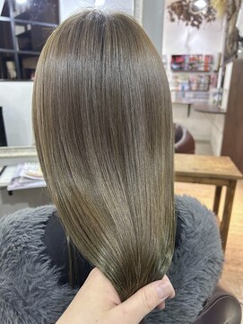 オリーブグレージュ