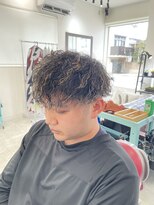 キューカンバー(CUCUMBER)&nbsp;メンズ【フェード×ツイストパーマ×ハイライト】