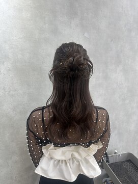 ベル(belle) お呼ばれヘアセット！カチモリハーフアップ