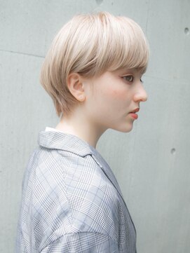 ルティア 池袋(Lutia) 大人ショート　ホワイトカラー