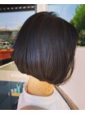 重め前下がりミニボブ
