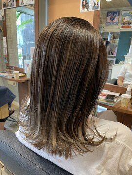 ビューティーワークスループライン(beautyworks LoopLine) 外ハネカールのやわらかミディアムスタイル☆