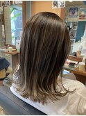 外ハネカールのやわらかミディアムスタイル☆