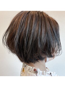ウル(uLu.) 【白髪ぼかし】ショートボブ×ナチュラルハイライト☆