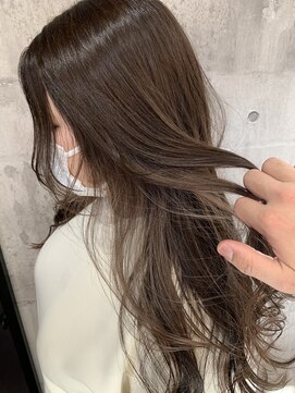 ハク(haku) [yuuki]インナーカラー/イヤリングカラー/レイヤーカット/白髪