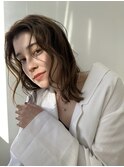 ミディアムヘアのニュアンスウェーブ