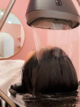 ラ ヴェラー(La valeur)の写真/頭皮のケアはもちろん、髪の芯から潤いを与えてくれるヘッドスパ♪頭皮から美しく健康な髪へ。