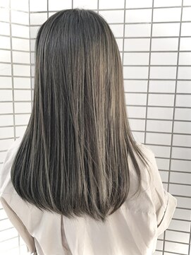 ロングレイヤー × レイヤーカット × 透明感 × グレージュ色