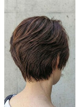 コトコ(cotoco)の写真/白髪を「隠す」から「活かす」理想の髪色へ♪頭皮負担を抑えた薬剤で髪本来の素材美を引き出すケアをご提案