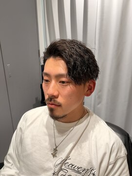 リバティシェアバーバー 銀座(LIBERTY SHARE BARBER) 【2026旬髪】無造作縦落ちツイストスパイラルパーマ