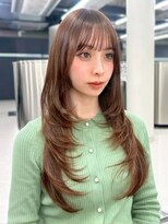 シイム(CYM) 透明感ライトベージュ/ロングレイヤー/ハッシュカット