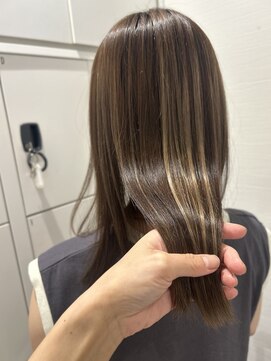 ケンジ 平塚 アネッタ(KENJE annetta) 艶髪ハイライトカラー