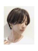 骨格補正小顔カットその4　　サイドやバックからみても頭の形をキレイに見せるショート[Belle大手町]