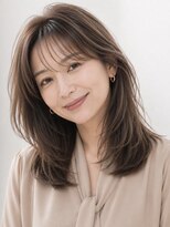 サーカス バイ ビュートリアム 青山(CIRCUS by BEAUTRIUM)&nbsp;40代50代 ミディアムレイヤー 白髪ぼかしハイライト 艶髪 小顔