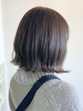 アークスヘアー 大人かわいいデザインカラー♪透明感ラベージュ外ハネボブ