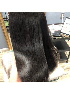 アンフィシュピトロワ(AnFye spi tlow) ［AnFye］気になる癖毛を滑らかにヘアケア縮毛矯正