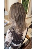 バレイヤージュ×グレージュカラー