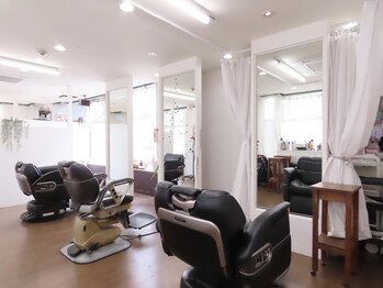 Attractive Cut Place J.J (ジェイ．ジェイ)