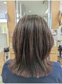 レッドイヤリングカラー×ナチュラル×小顔×切りっぱなし