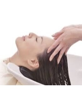 頭皮の汚れや疲れが気になる方はヘッドスパがオススメ♪髪の土台となる頭皮ケアをしながら至福のひと時を☆