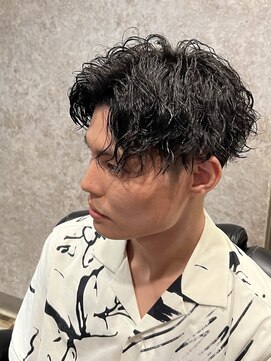 キタセンジュバーバー バイ ティーズ(KITASENJU BARBER by T's) 波打ち ツイストスパイラル