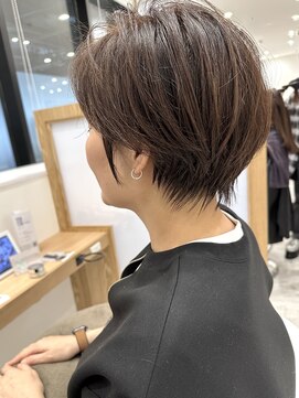 アドラーブル ココロ 新潟(adorable CoCoLo) 大人可愛いくびれショート◎くびれで小顔効果×ボリューム