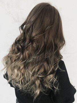 ナブラ(NABLA) 外国人風グラデーションカラー