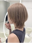 ミルクティーベージュ10代20代ブリーチウルフカット美肌カラー