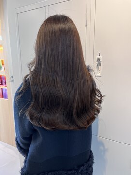 シダ(sida SAIIN) 20代30代透明感ベージュ