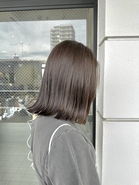 セプト 天神大名(SEPT.) ピスタチオカラー　グレー　ブリーチなし　ぱつっとミディアム