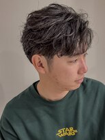 ジゼル(gisele)&nbsp;フェザーショートフェザーパーマセンターパートニュアンスパーマ