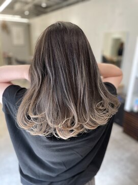 アヴァンス 京橋店(AVANCE) 派手すぎないのにオシャレヘアに!エアータッチバレイヤージュ