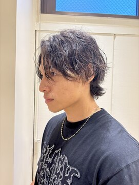 ダーチャ(Datsche) ツイストスパイラルパーマ　メンズウルフ　センターパート