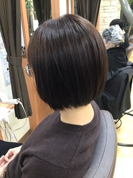 ヒラトヤ 肴町店 30代40代大人かわいいツヤ感前下がりショートボブ美シルエット