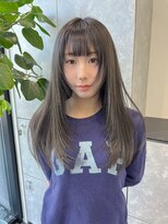 ソアロ(SOARO)&nbsp;岐阜顔まわりレイヤーミディアム艶アッシュハイライト20代