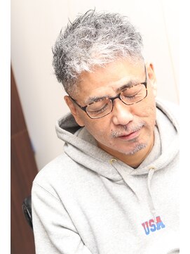 ヨシザワインク ハコザキ 水天宮前 日本橋人形町(YOSHIZAWA Inc.HAKOZAKI) 50代カジュアルツーブロックアイロンパーマベリーショート