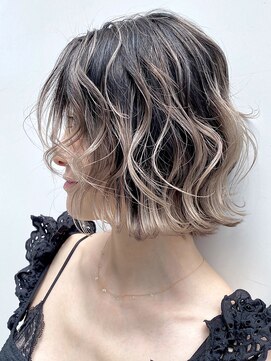 アイティー バイ アルバム 中野店(IT by ALBUM) ライトアッシュバレイヤージュ_セミウェットウェーブ_ba305512