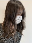オリーブベージュ