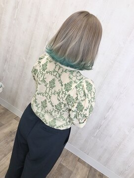 ラッズプラスエイチ(Lads+h) グレーベージュ裾ミントグリーン×ボブ