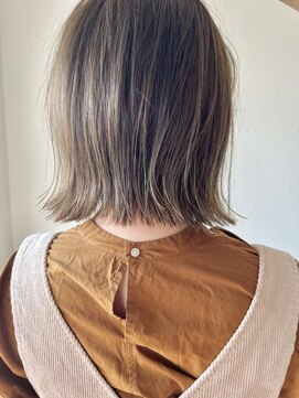 エトランジェ(Etrange) 切りっぱなし外ハネボブ/オリーブベージュ