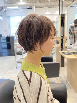 イヴォークトーキョーオーサカ(EVOKE TOKYO osaka) 丸み 可愛い 抜け感 ショート ベージュ パーソナルカラー