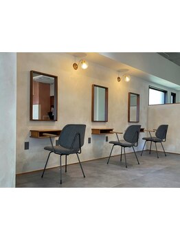 落ち着いたプライベート空間で、周りを気にせずリラックス♪髪のお悩みも気軽に相談できるのが嬉しい◎