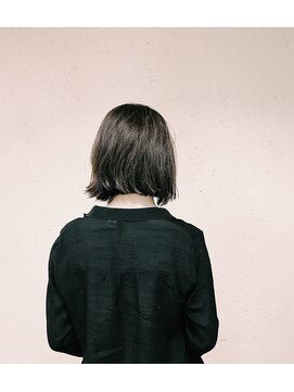 ラフィット(lafit) 切りっぱなし風ボブ