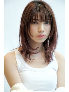 ピークアブー 銀座並木通り(PEEK-A-BOO) ロングレイヤー　ワインレッド　お団子ヘアもできる長さ