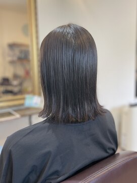 シュプレミュー(Supremu) 外はねセミディ　/ヘッドスパ/白髪ぼかし/髪質改善