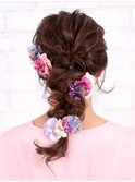 可憐な花を添えた、華やか編みおろしアレンジ