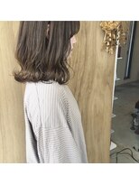 ツイギー 伊賀上ビル店(TWiGGY)&nbsp;透明感ベージュ、ゆるカールな外ハネボブ。